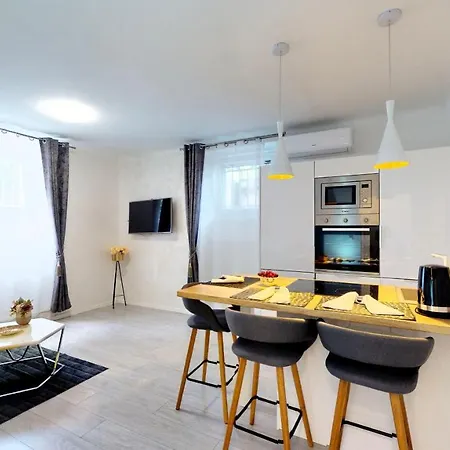 Gita - Modern & Guest house *